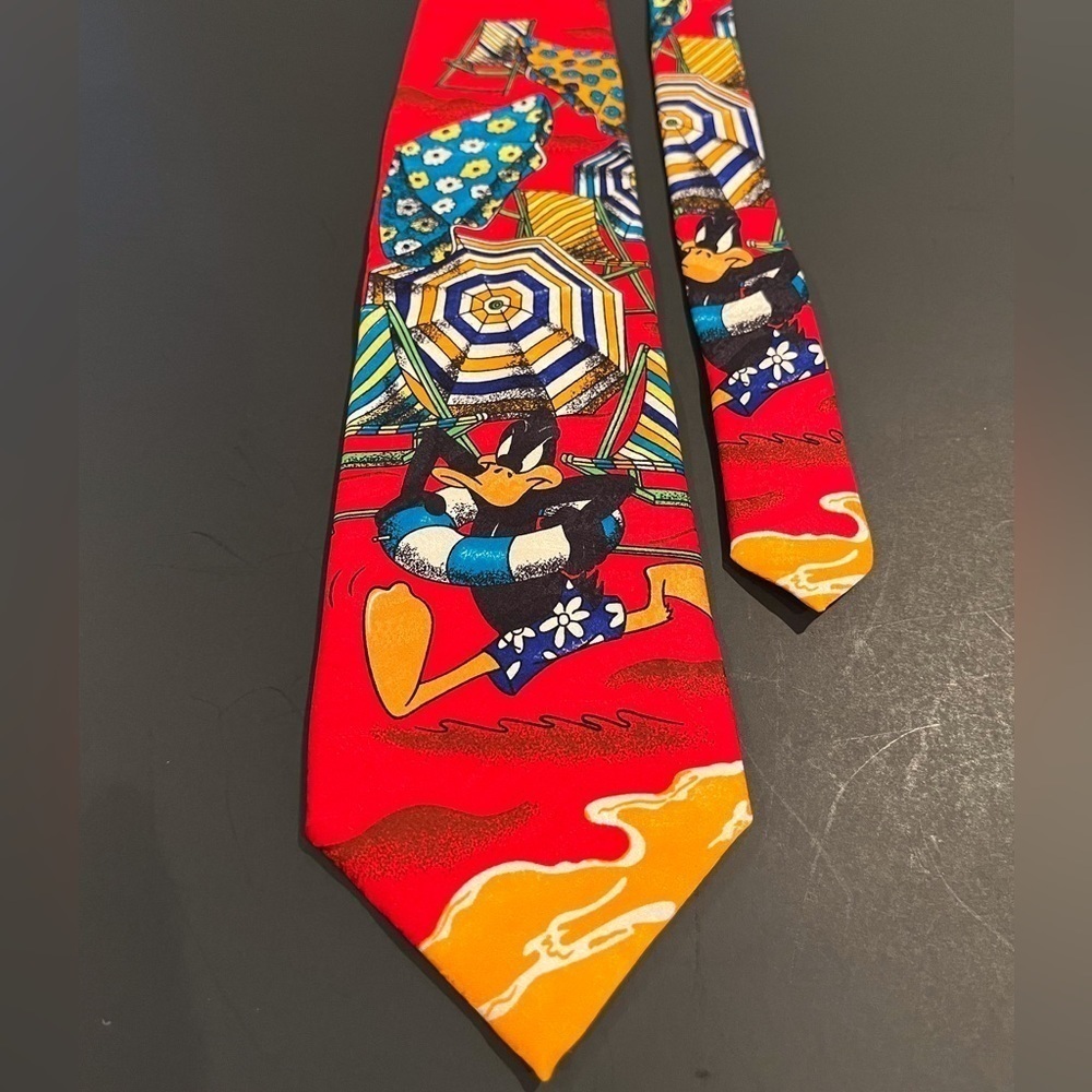 Daffy Duck at the Beach Tie